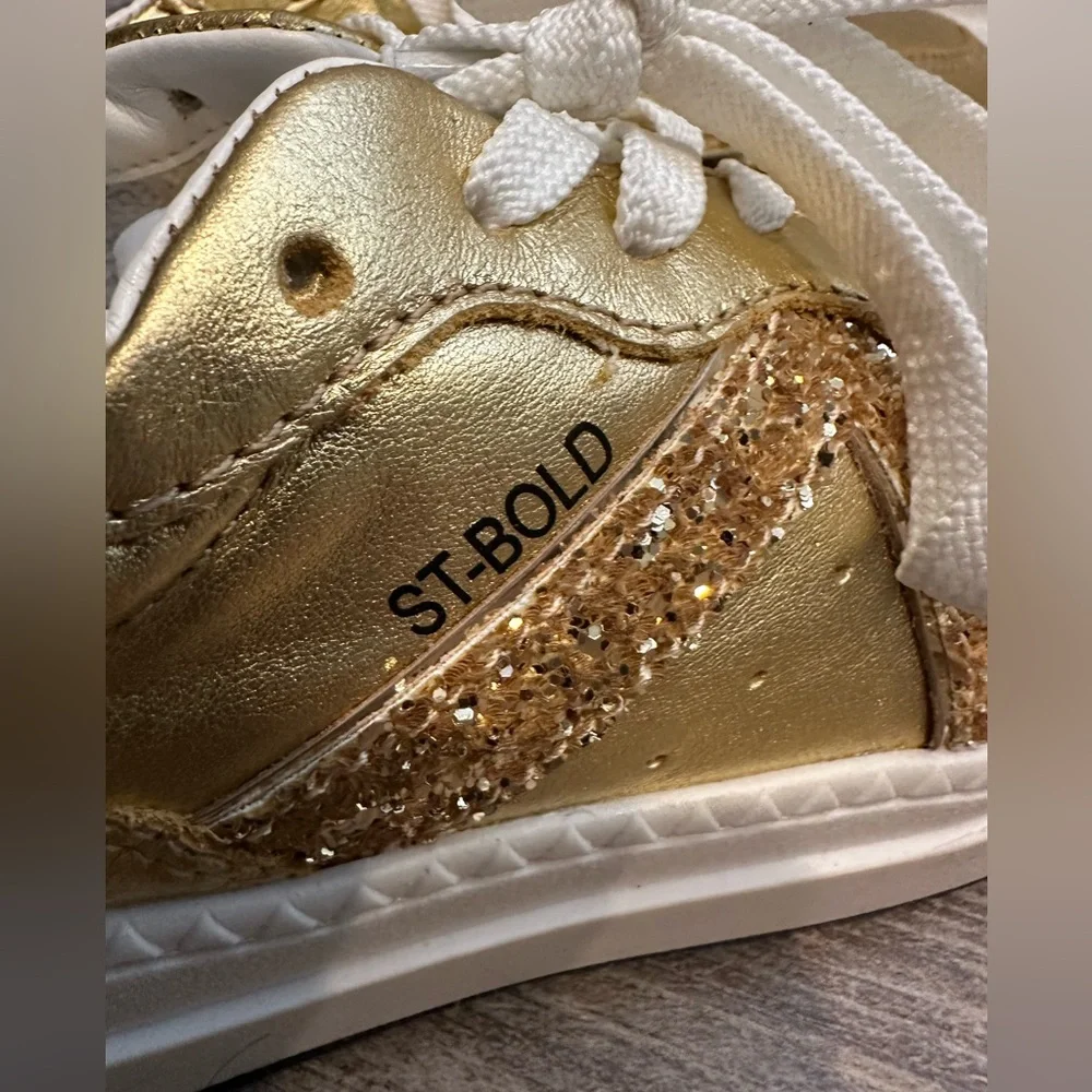 SCHUTZ ST-BOLD LEATHER SNEAKER in‎ GOLD